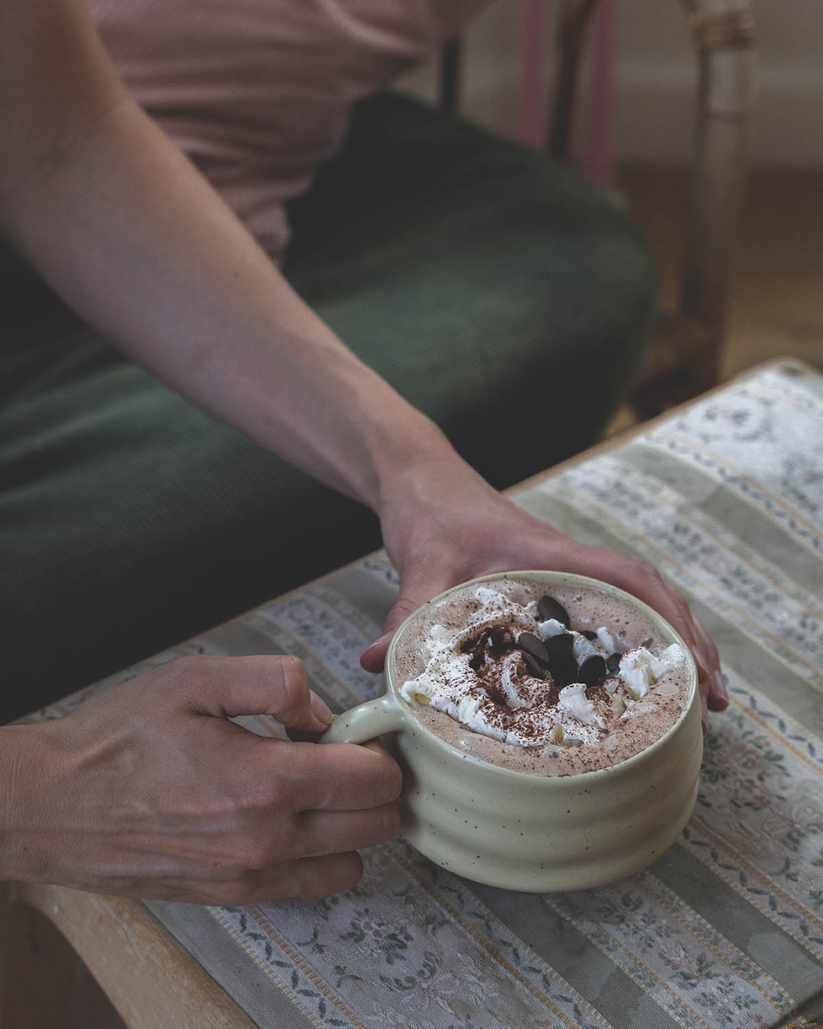 Varm chokolade i Martinys kop